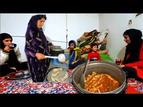Im lokalen Stil spielen, einander helfen, Abendessen kochen und glücklich leben