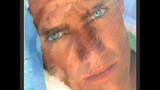 Ákos ki helyett szeretsz