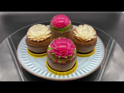 Chocolate mini cheesecakes with 3D jelly flowers
