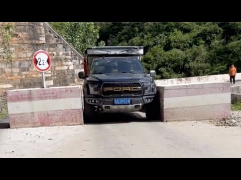 Cars vs Width Restrictions | Land Cruiser Vs Ford F150