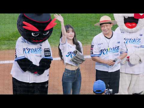 [8K] QWER 쵸단 (키움:KT) 시구 직캠 | 260816 수원 KT위즈파크