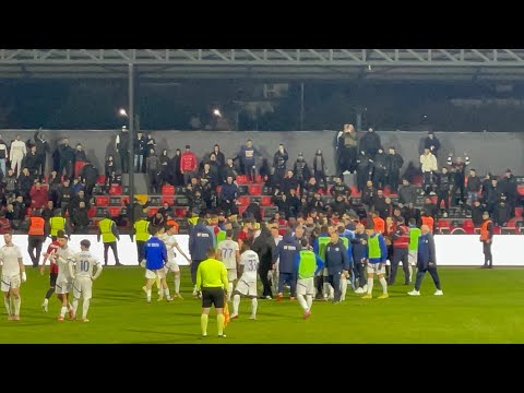 Flamurtari Teuta kthehet ne nje ndeshje boksi ne Vlore😱 tifoza ne fush nderhyn policia👮🏻‍♂️