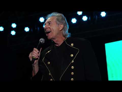Gary Puckett singing Lady Willpower on the Happy Together Tour