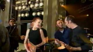 Garbage - The Trick Is To Keep Breathing (Live &#39;99)