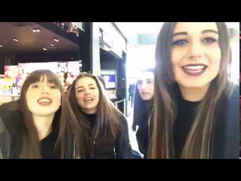 Swami Caputo, Marika Ferrarelli, Veronica mastro del collegio cantano insieme al centro commerciale