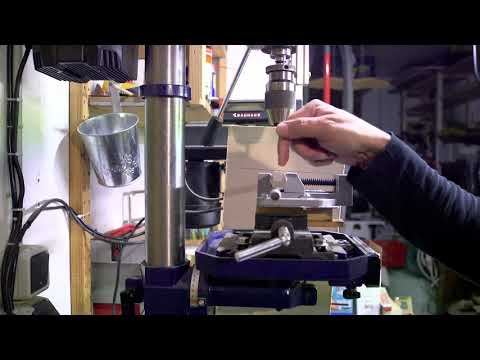 Wie bohrt man ein Rohr zentriert im rechten Winkel an, ohne Spezialwerkzeug?