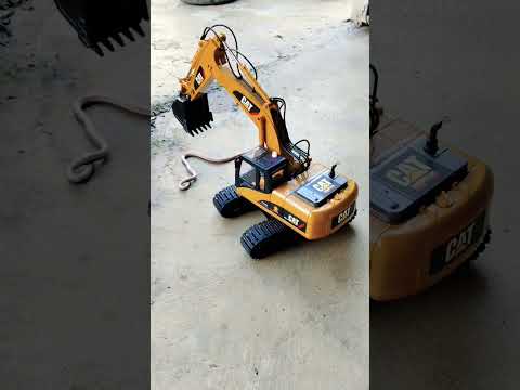 Rc Excavator Huina with remote control 💪🔥🚜 #automobile #xcavator #jcb #excavator #shorts #trending