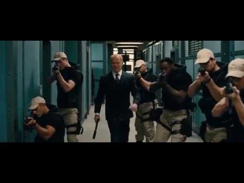 Red 2  2013 Frank mouses in interrogation