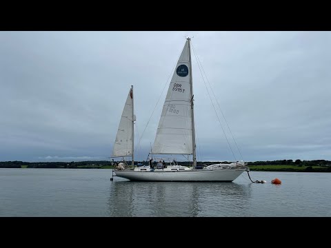 158 : Modifying the cockpit enclosure and sorting out the roller reefing