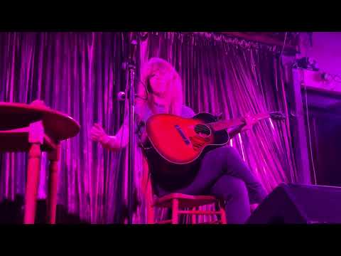 GWENIFER RAYMOND - Last Night I Heard the Dog Star Bark, live at The Ivy House, London mov