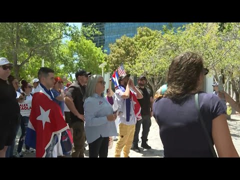 Cuban protesters outside Miami court ahead of sentencing in ex-ambassador espionage trial | AFP
