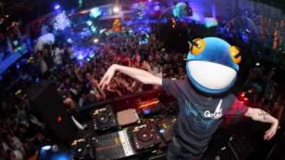 deadmau5 &amp; critical dj - to play us out