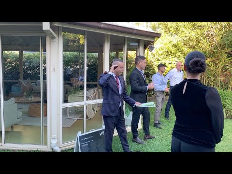 Northern Beaches Sydney Auction - 74 Brighton St, Freshwater - Cunninghams - Michelle Galletti