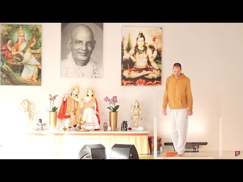 Yogastunde Mittelstufe "Selbstakzeptanz" mit Ravi - Yoga Vidya Live,  13.02.2022, 09:15 Uhr