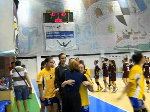 Bucuria fetelor de la Corona Brasov dupa ce au castigat titlul la junioare 4