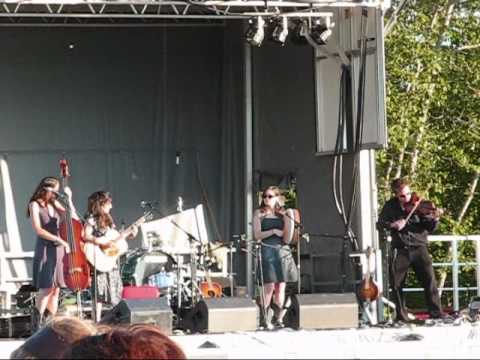 the wailin jennys - deeper well -  live Thunder Bay Canada July 12, 2010