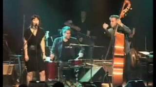 MA VIE EST UNE MER D'HUILE aka Dear Old Stockholm