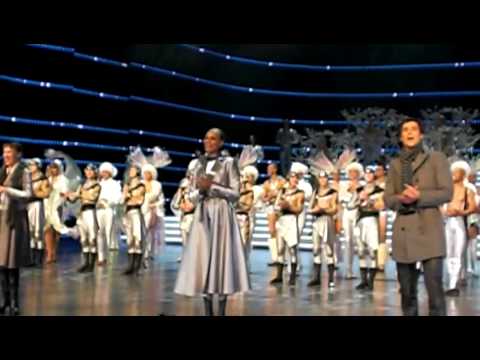 Francisca Urio in der Show "Winterträume" - cooool - Berlin - Friedrichstadtpalast