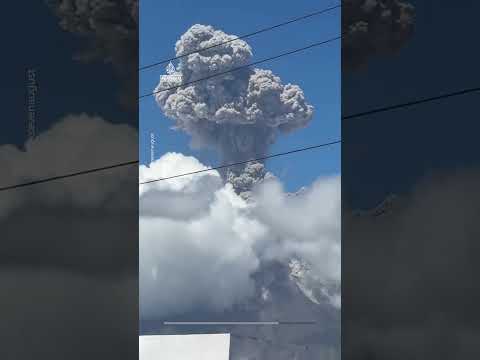 Philippines raises alert as Mayon Volcano erupts