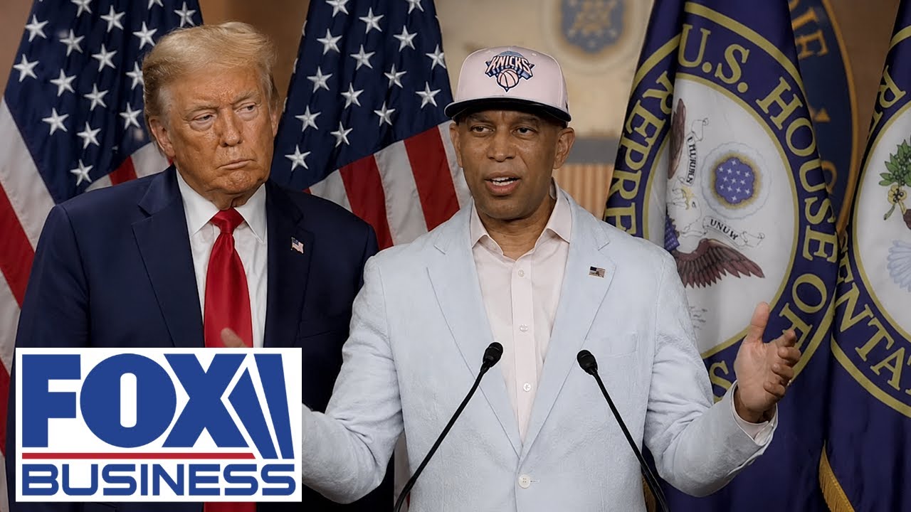 MELTDOWN: Hakeem Jeffries RAGES over Trump at NBA Finals