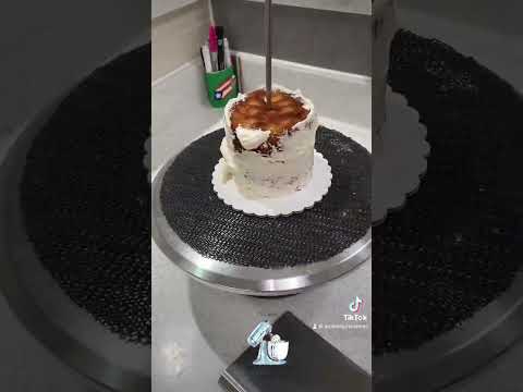 How to make a basic smash cake for a birthday