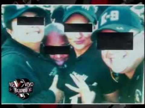 SuperXclusivo - Retratan a oficiales haciendo monerías fuera de lugar en horas de trabajo