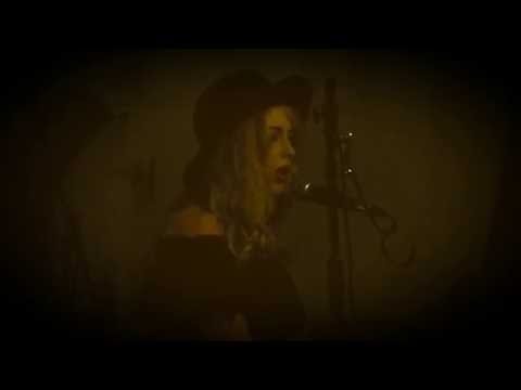 Holly Macve - Suzanne (Leonard Cohen cover)