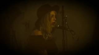 Holly Macve - Suzanne (Leonard Cohen cover)
