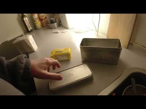 MongoTV_10562 - SPISER PAKKE KIKS TORSDAG EFTERMIDDAG OG SMIDET 7 ÅR GAMMEL KNÆKBRØD UD