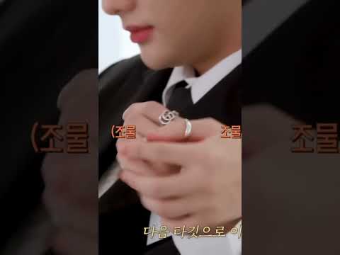 Just touching his hand then he can tell(couple rings)❤ #hyunlix#skz