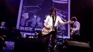 KT TUNSTALL TELLS A JOKE (LIVE)