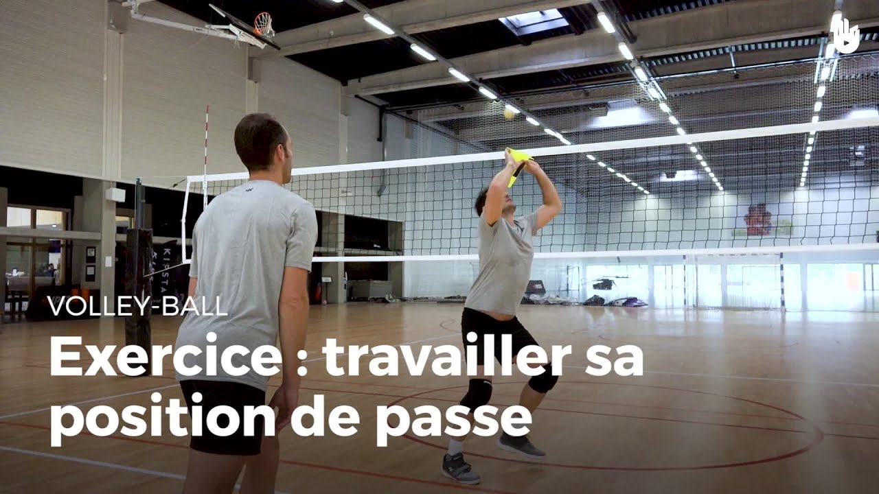 Exercice de passe travailler sa position de passe Apprendre à jouer au volley Sikana