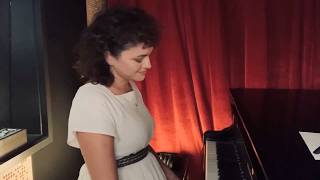 Norah Jones - Picture in a Frame (Tom Waits Cover) - Live at Home
