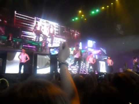 Justin Bieber - Out Of Town Girl / Paris Bercy 19.03.2013 #BELIEVETOUR