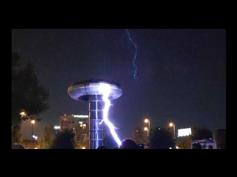 LARGEST TESLA COIL IN THE WORLD (3 million volts discharged)