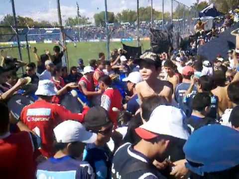 "Nos dicen los caudillos, somos del parque â™ª (previa antes del partido con Aldosivi)" Barra: Los Caudillos del Parque • Club: Independiente Rivadavia