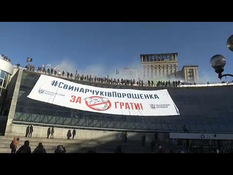 Óriási molinó Porosenko ellen Kijevben