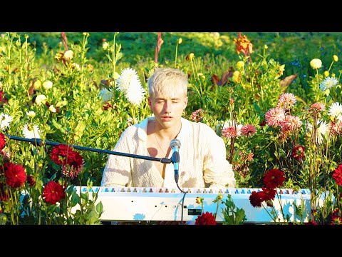 Miłosz Skierski - Rozdarty (w ogrodzie) [LIVE]