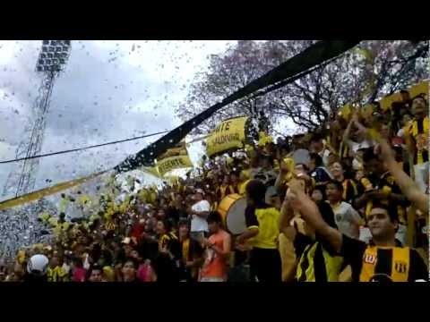 "LA RAZA AURINEGRA contra los chanchitos en 2 bocas (clusura 2012) [HD]" Barra: La Raza Aurinegra • Club: Guaraní de Asunción