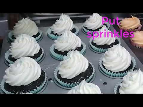How to frost a cupcake using 1C and 2D nozzle tips