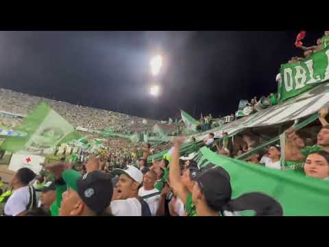 "Los del sur vs olimpia. Descomunal el aliento de la hinchada" Barra: Los del Sur • Club: Atlético Nacional