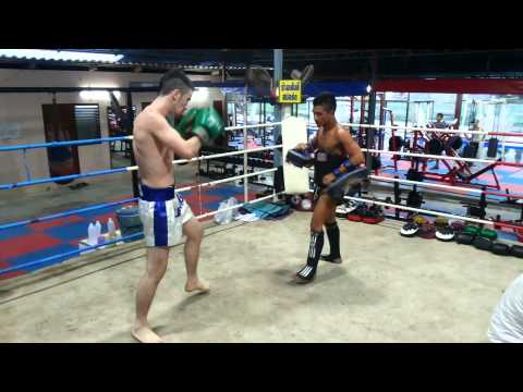 Darragh From Ireland Training With Mot Dang