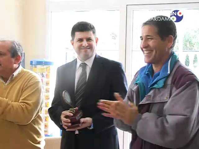 Vídeo relacionado con Trofeos, medallas y premios Trofeo De Cristal Transparente Trofeo del Premio del Torneo De Tenis De Mesa Premio Al Campeón Deportivo De Tenis De Mesa Trofeo De Honor Trofeo Grabado Trofeos