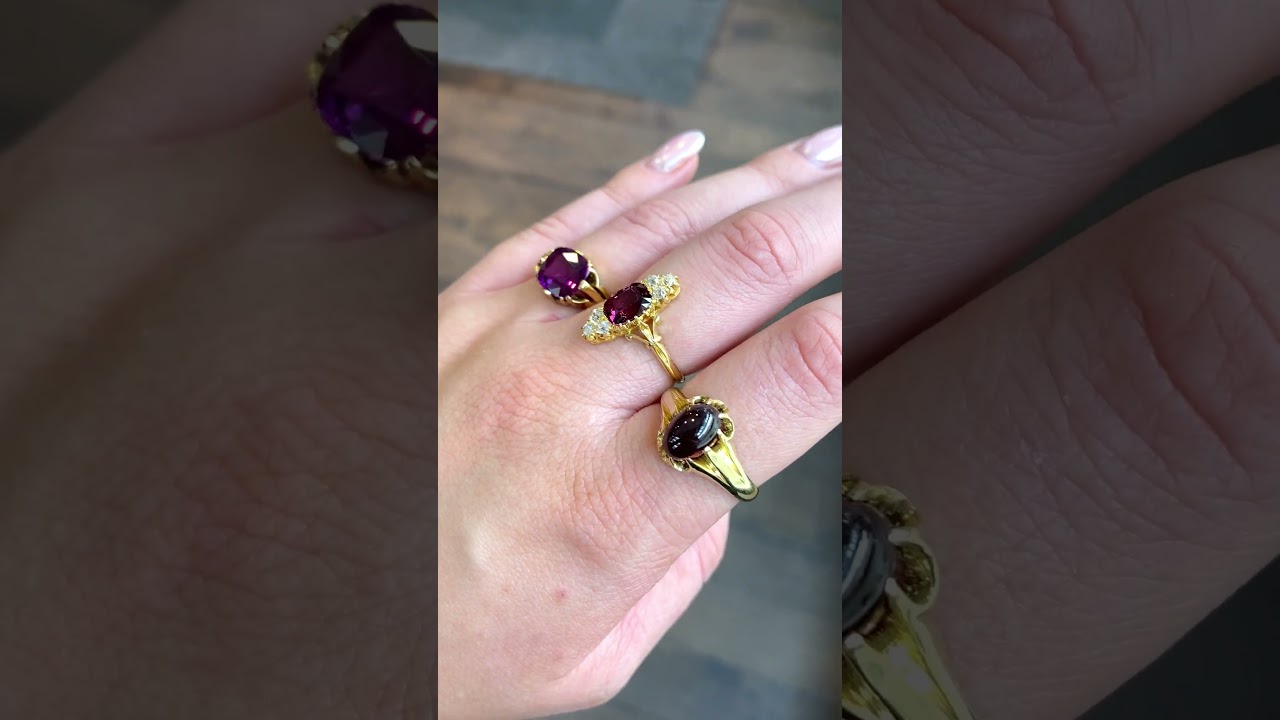 Discover the timeless elegance of antique garnet and yellow gold rings✨💍