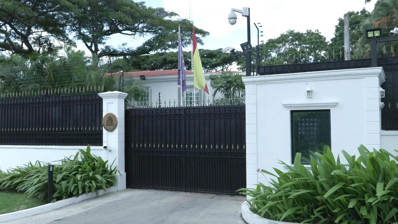 Images outside Spanish Embassy in Caracas after opposition candidate fled for asylum in Spain | AFP