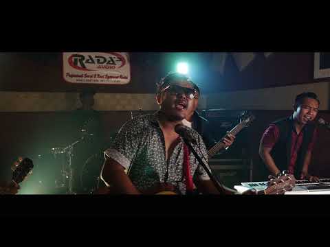 SUNSET BAND - ISENG MENOLIH  (Official Music Video)