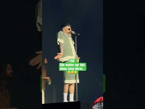 SIDO just wanted to continue playing his concert...🥲🤣