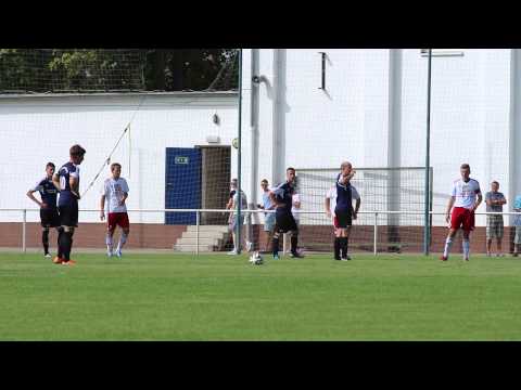 Felix Jesse beim Freistoß