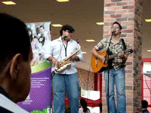 Adrian Sanchun acompañado de fofo