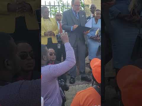 MARK GOLDING FINISH HIS BUDGET PRESENTATION ON THE STREETZ/ ANJU WALKOUT PARLIAMENT!!!🤔🤔🇯🇲🇯🇲🇯🇲